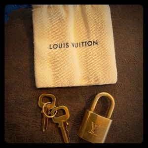 Authentic Louis Vuitton lock and keys!